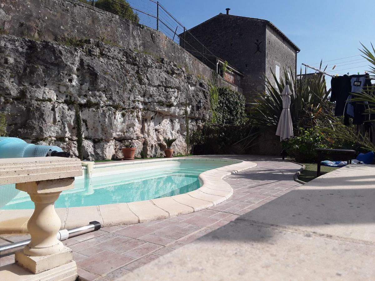La Maison De L'Aubepin Saint-Savinien Kültér fotó
